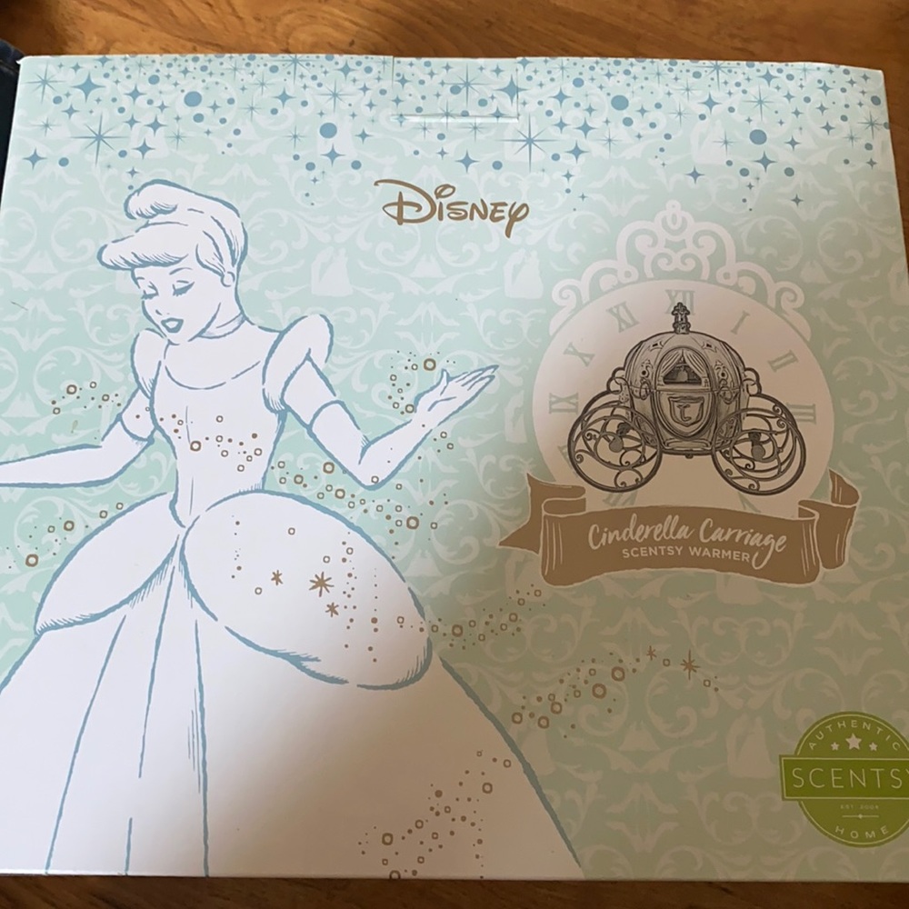 Scentsy Cinderella warmer